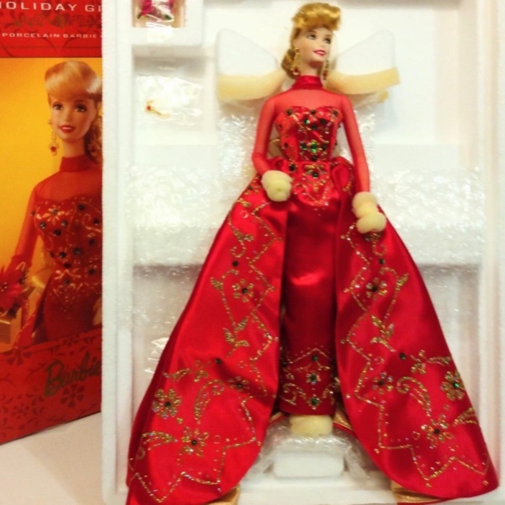 🌹🍃New In Box ~ 1998 “Holiday Gift” Numbered Edition Porcelain Barbie Doll🍃🌹